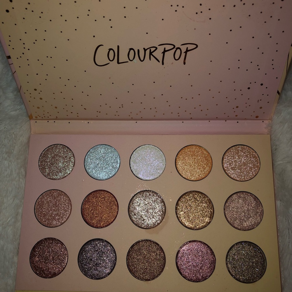 Never used eyeshadow🖤